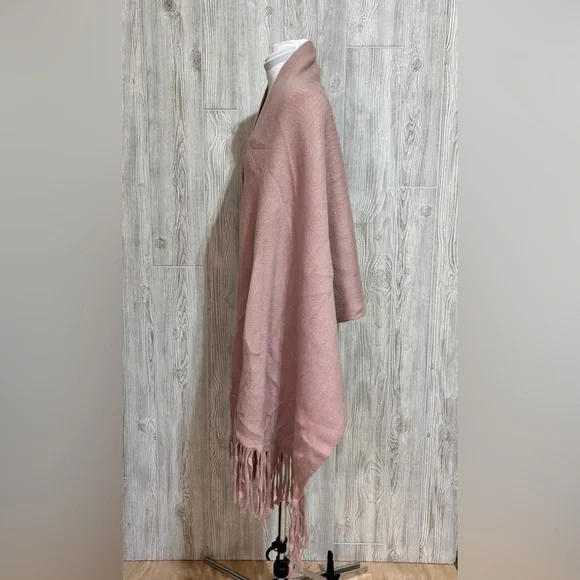 Steve Madden Light Dusty Pink Knit Wrap Shawl Scarf With Fringe - Picture 7 of 8